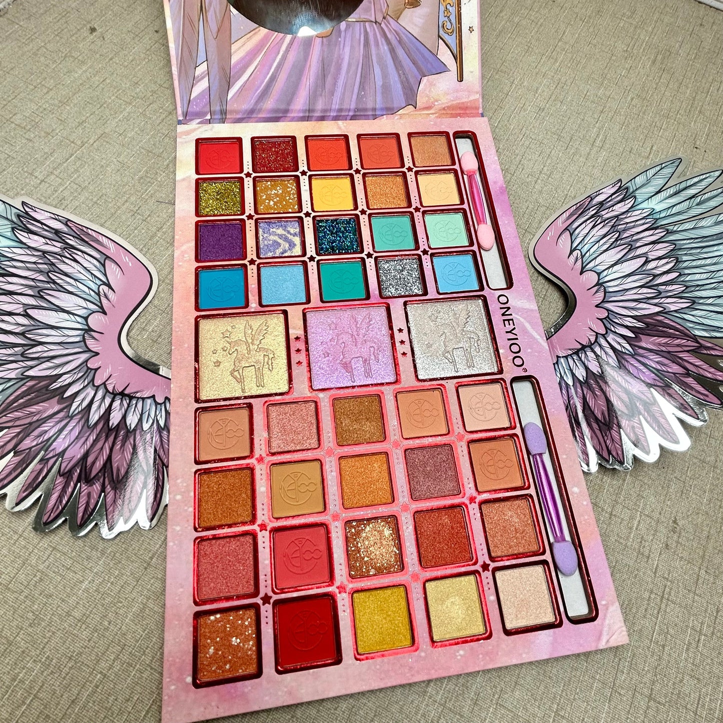 ONEYIOO 43 COLOR EYESHADOW PALETTE